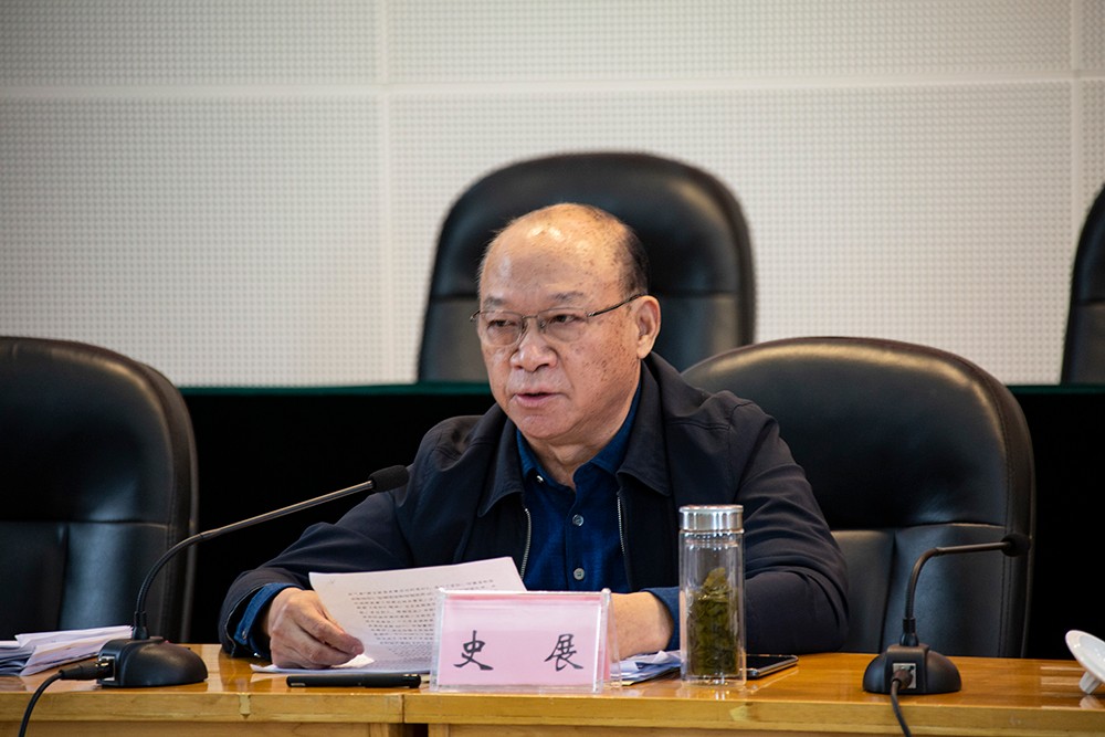 3.市老科协常务副会长史展在会上讲话.jpg