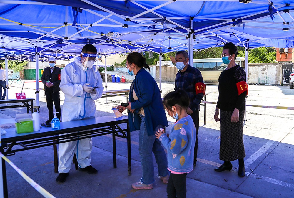 5月4日，淮安市老科协志愿者参与市区核酸检测服务活动。.jpg