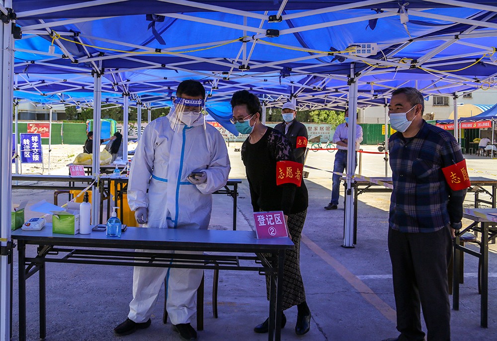 1. 5月4日，淮安市老科协志愿者参与市区核酸检测服务活动。.jpg