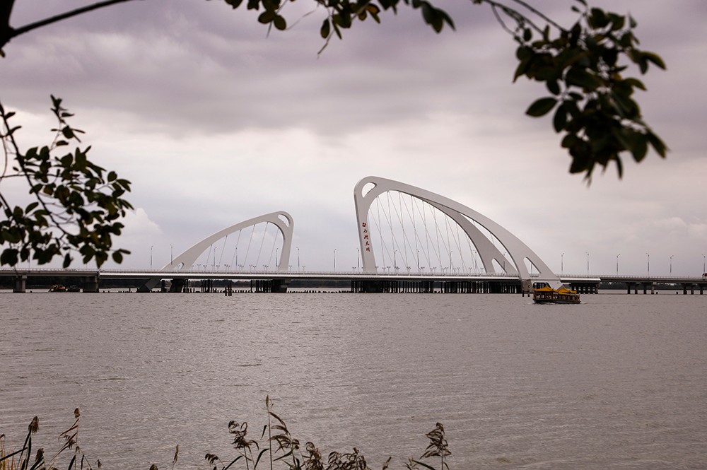 6.新建成的白马湖大桥.jpg