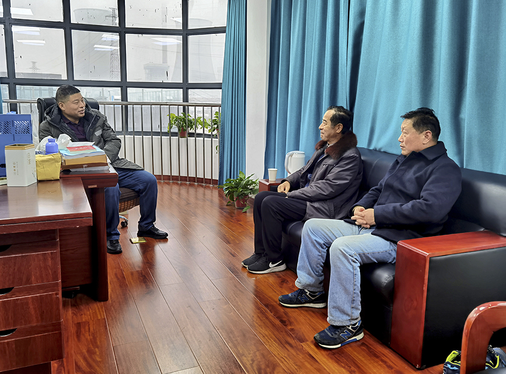 淮安市老科协李冰会长来到淮安瑞佰源材料科技有限公司调研，...